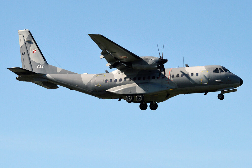 Samolot CASA C-295M – maszyna używana przez Siły Powietrzne RP, której katastrofa w Mirosławcu stała się początkiem batalii o odszkodowania